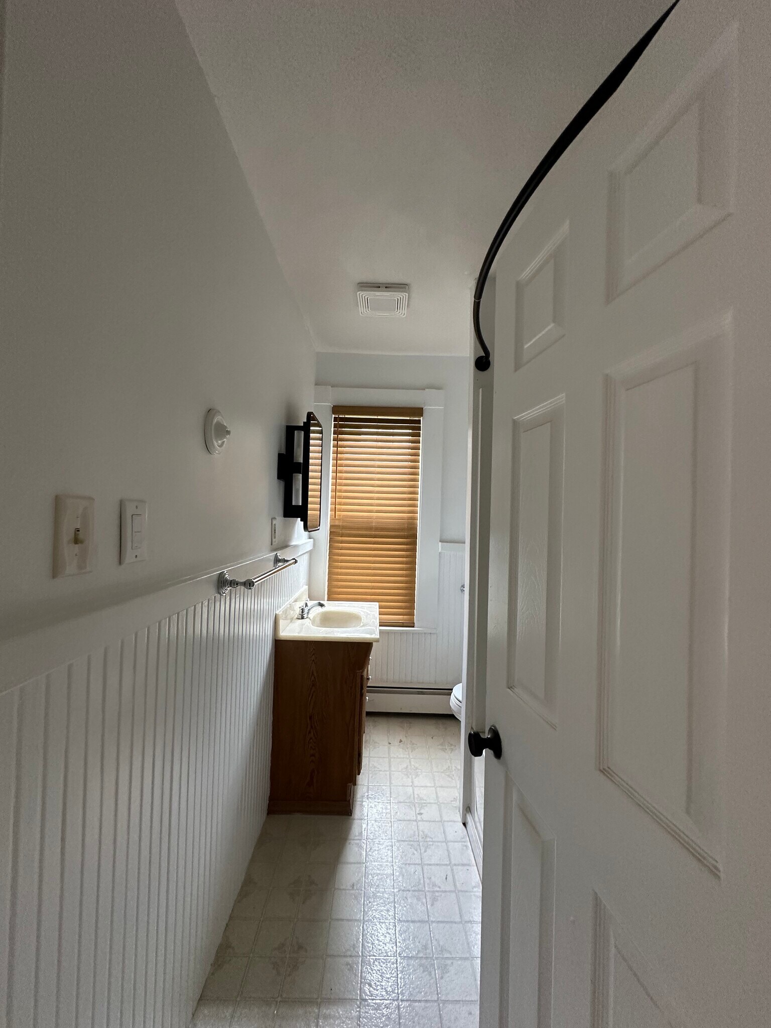 Full bathroom with clean, updated finishes - 9 Buxton Ct