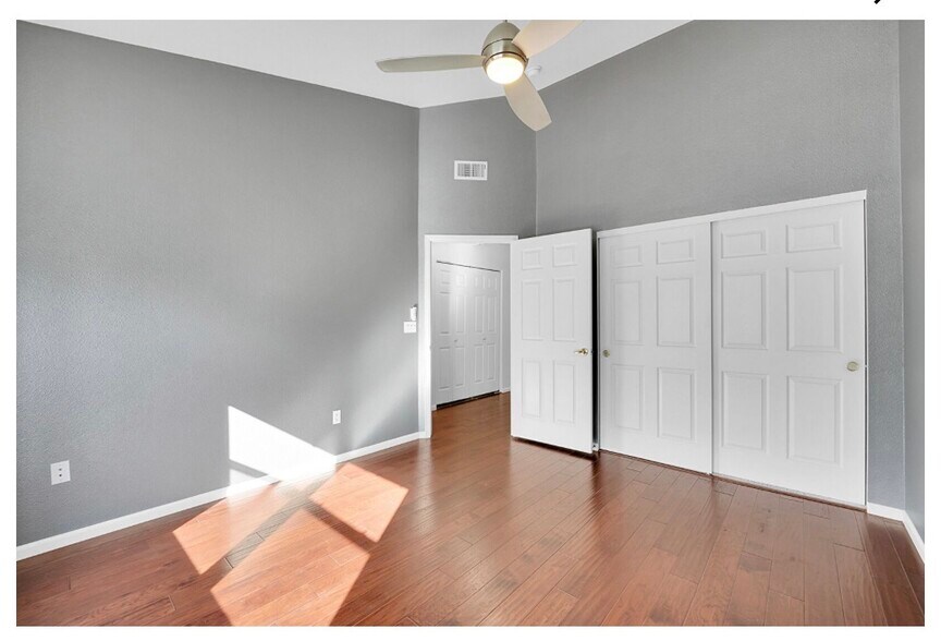 Building Photo - 18721 E Water Dr