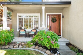 Building Photo - Two Level Home in Windsor with 4 Bedroom and 3 full Bath