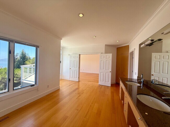 Building Photo - PANORAMIC BAY VIEW ESTATE IN PRESTIGIOUS TIBURON