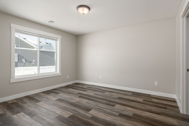 Building Photo - 102 7th Ave NW