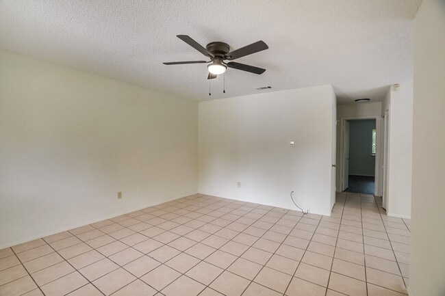 Building Photo - 10310 Little Pebble Dr