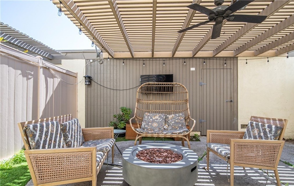 Building Photo - 4045 Via Encinas