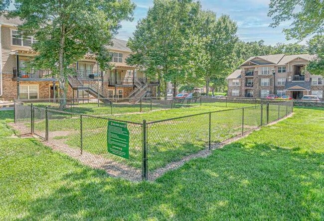 Building Photo - Knoxville 37920 - Two Bedroom, 2.5 Bath Townhome in The Woodlands of Knoxville - Ideal Student Li...