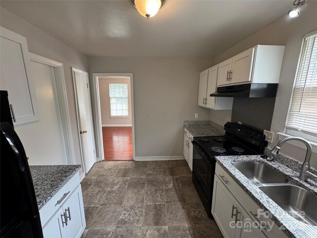 Building Photo - 2116 Finchley Dr