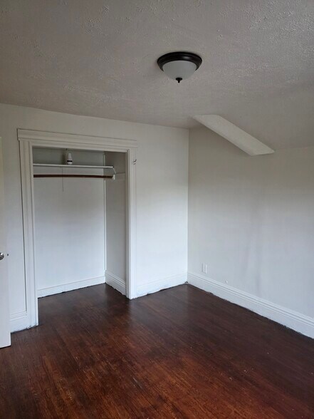 Building Photo - 983 Portland Ave