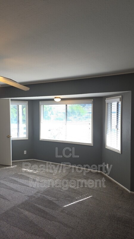 Building Photo - 33361 Gisborne St