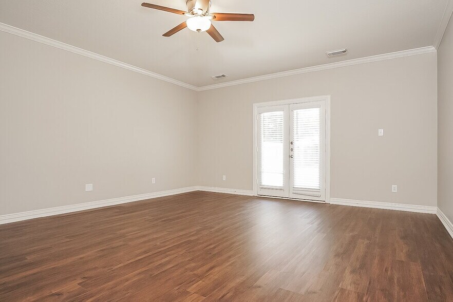 Building Photo - 2922 Brahman Dr