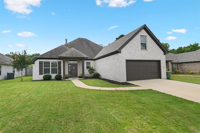 Primary Photo - 905 Overture Dr
