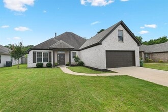 Building Photo - 905 Overture Dr