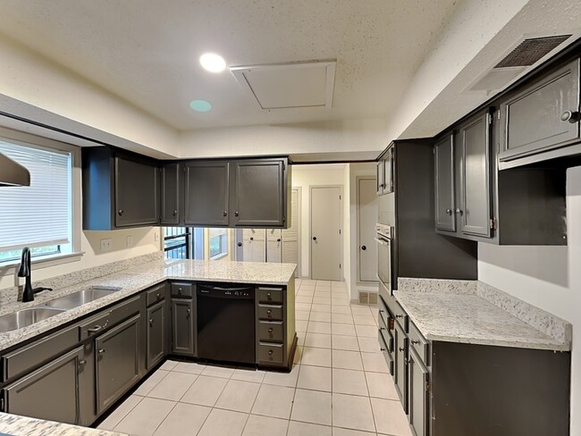 Building Photo - 5415 Stardust Dr