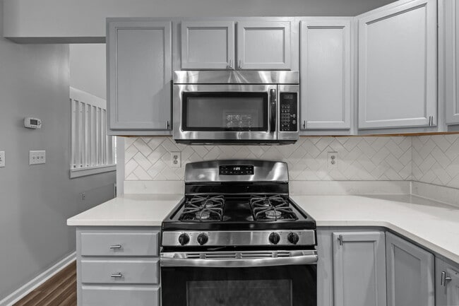 Building Photo - 10660 Holly Ridge Blvd