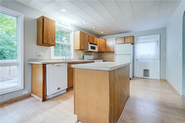 Building Photo - 4539 Dewey Ave