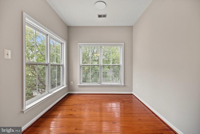 Building Photo - 5256 Bessley Pl