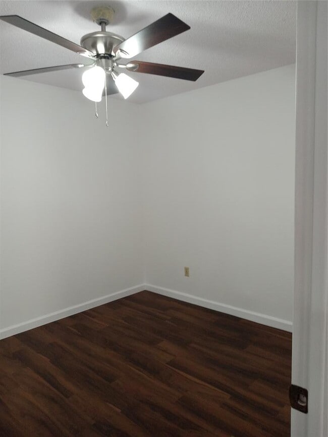 Building Photo - 12900 Hymeadow Dr