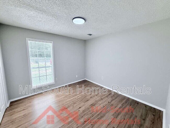 Building Photo - 4011 Double Tree St