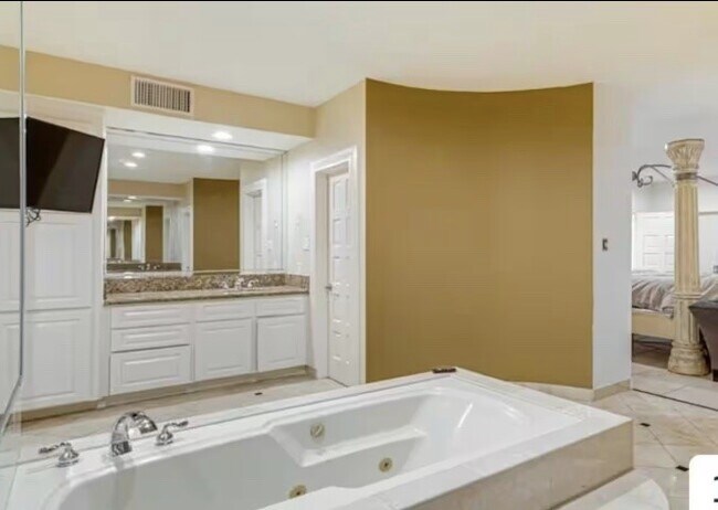 Building Photo - 5608 San Felipe St