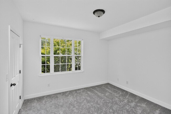 Building Photo - 8605 Peckham Ln