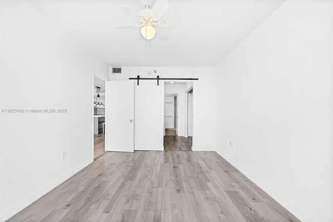 Building Photo - 20505 E Country Club Dr