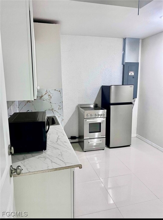 Building Photo - 2211-2211 Park Rd