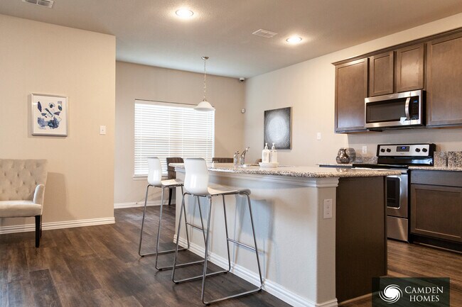 Building Photo - 667 Pinnacle Dr