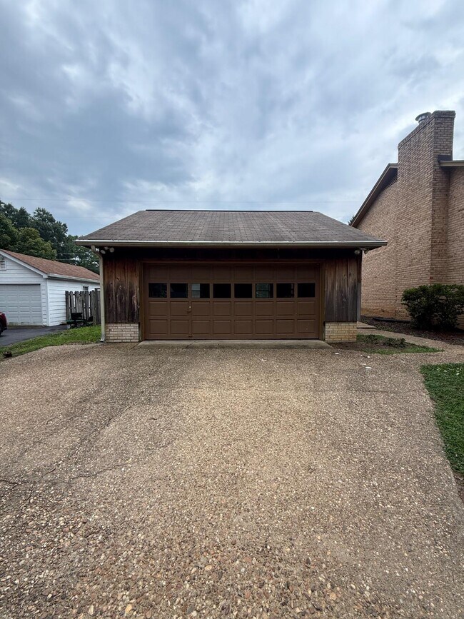 Building Photo - 602 Galveston Rd