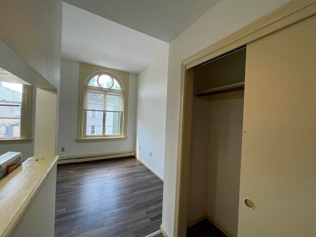 Building Photo - 124 Orange St