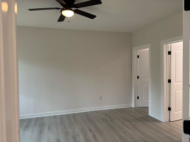 Building Photo - 200 Towne Overlook Dr