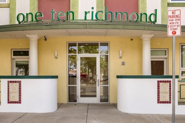 Building Photo - Modern Art Deco Two Bedroom Condo in Nob Hill