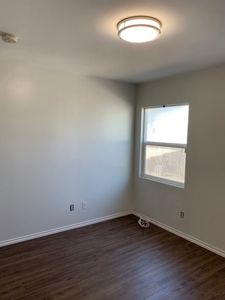 Building Photo - 2711 S Palm Grove Ave