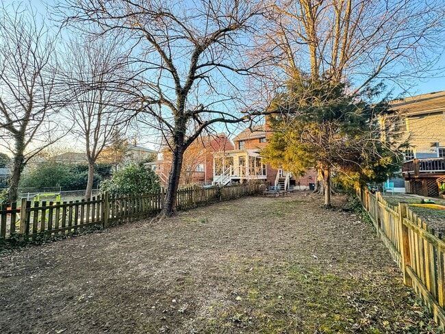 Building Photo - Beautiful 3 Bed 1 Bath End Row Brick Townhouse With Fenced In Yard In River Terrace