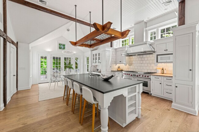 Building Photo - 945 Oenoke Ridge