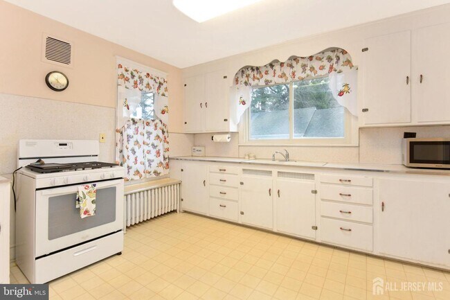 Building Photo - 3728 US-1