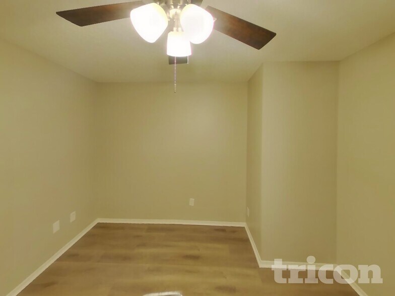 Building Photo - 300 Ripplewood Dr
