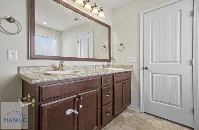 Building Photo - 121 Battalion Ln