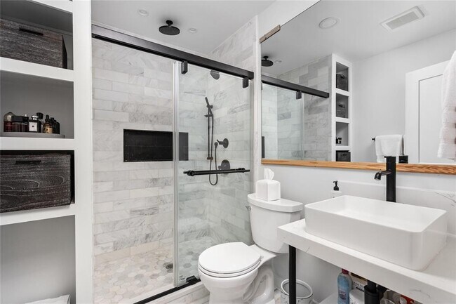 Building Photo - 8704 Clarewood Dr