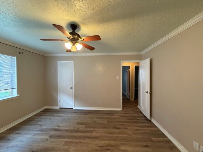 Building Photo - Brand-new flooring throughout the entire home
