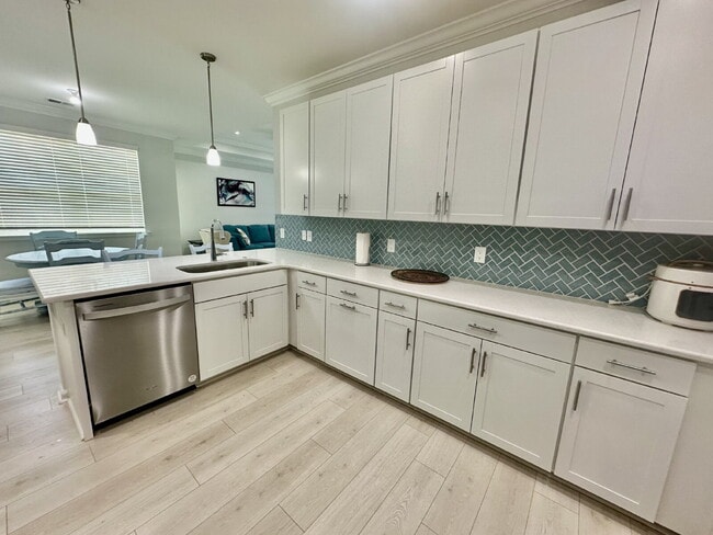 Building Photo - Margaritaville Two Bedroom Fully Furnished Home!