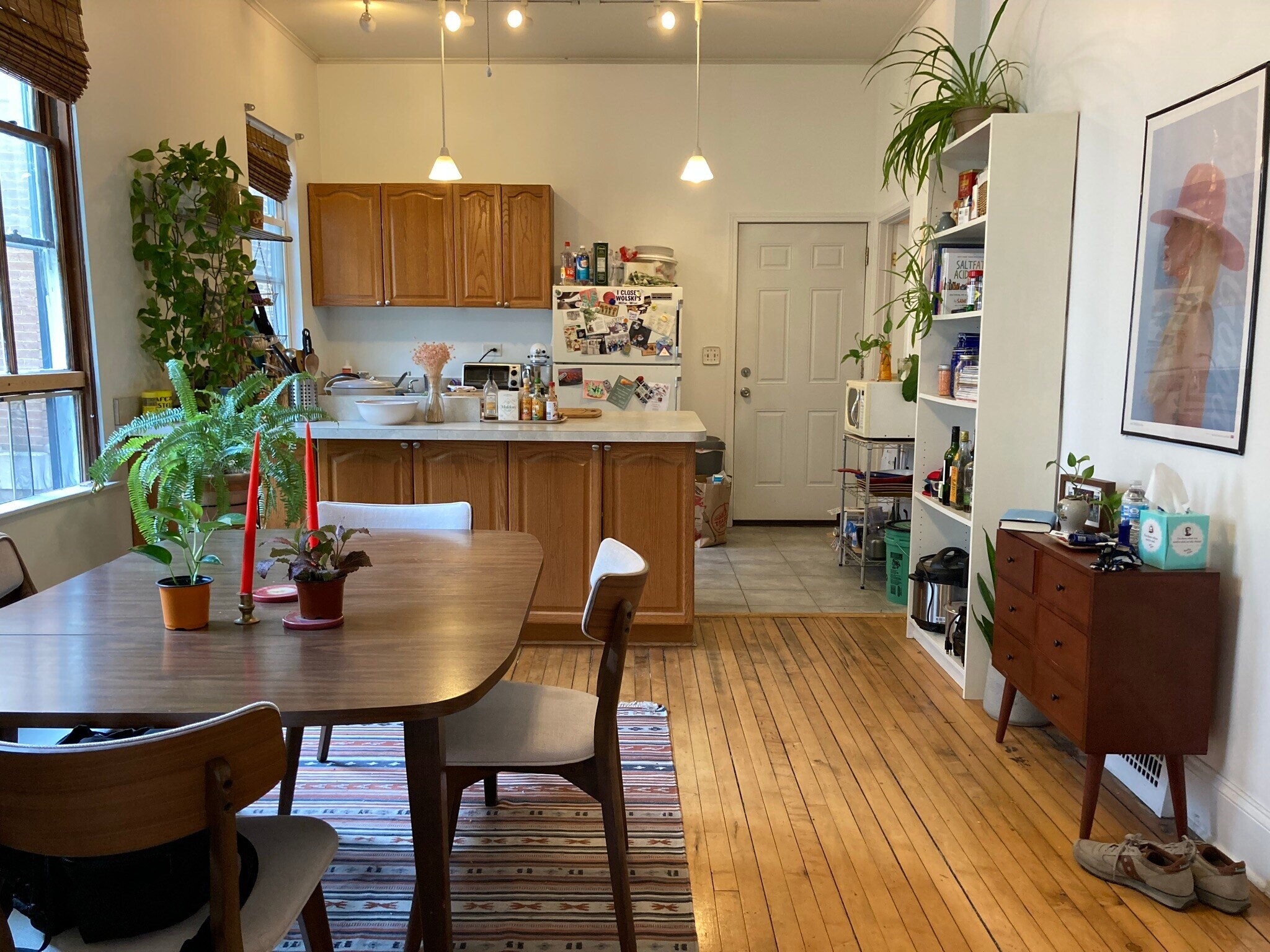 Building Photo - 2909 W Dickens Ave