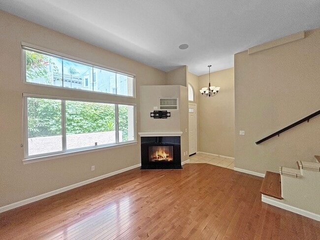 Building Photo - Charming 2BD/2.5BA Townhouse in Bankers Hi...