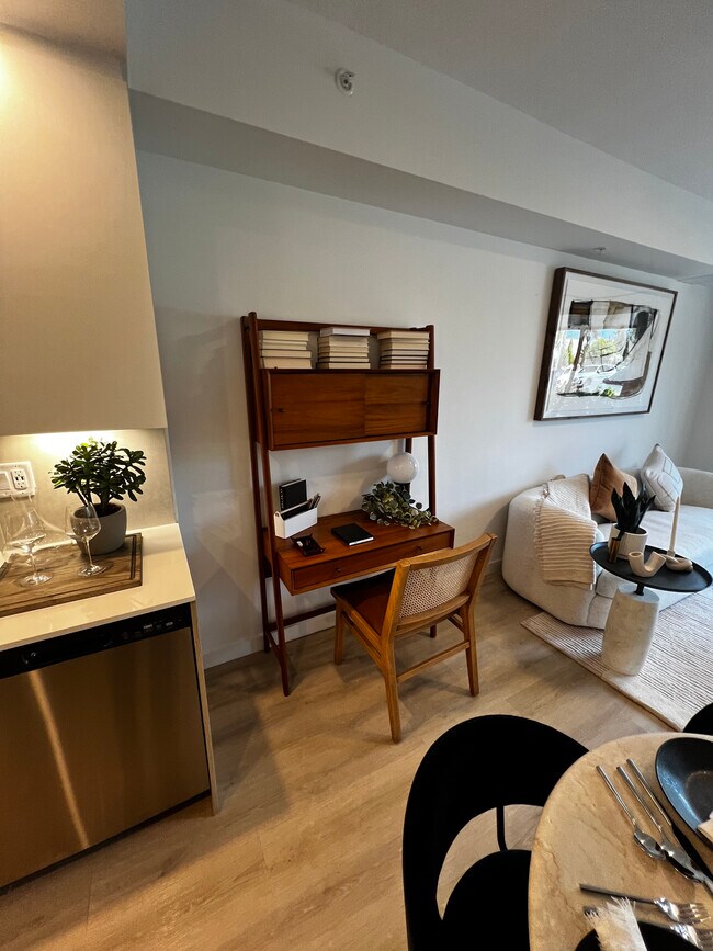 Building Photo - 572 S Biscayne River Dr