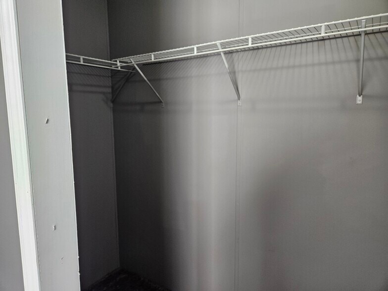 Building Photo - 64 Lynnwood Cir