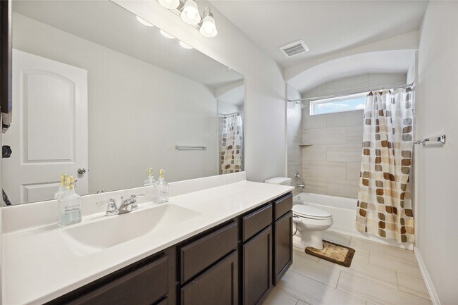 Building Photo - 4611 Hronas Dr