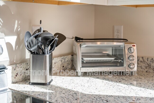 Building Photo - 24 Sawyer St