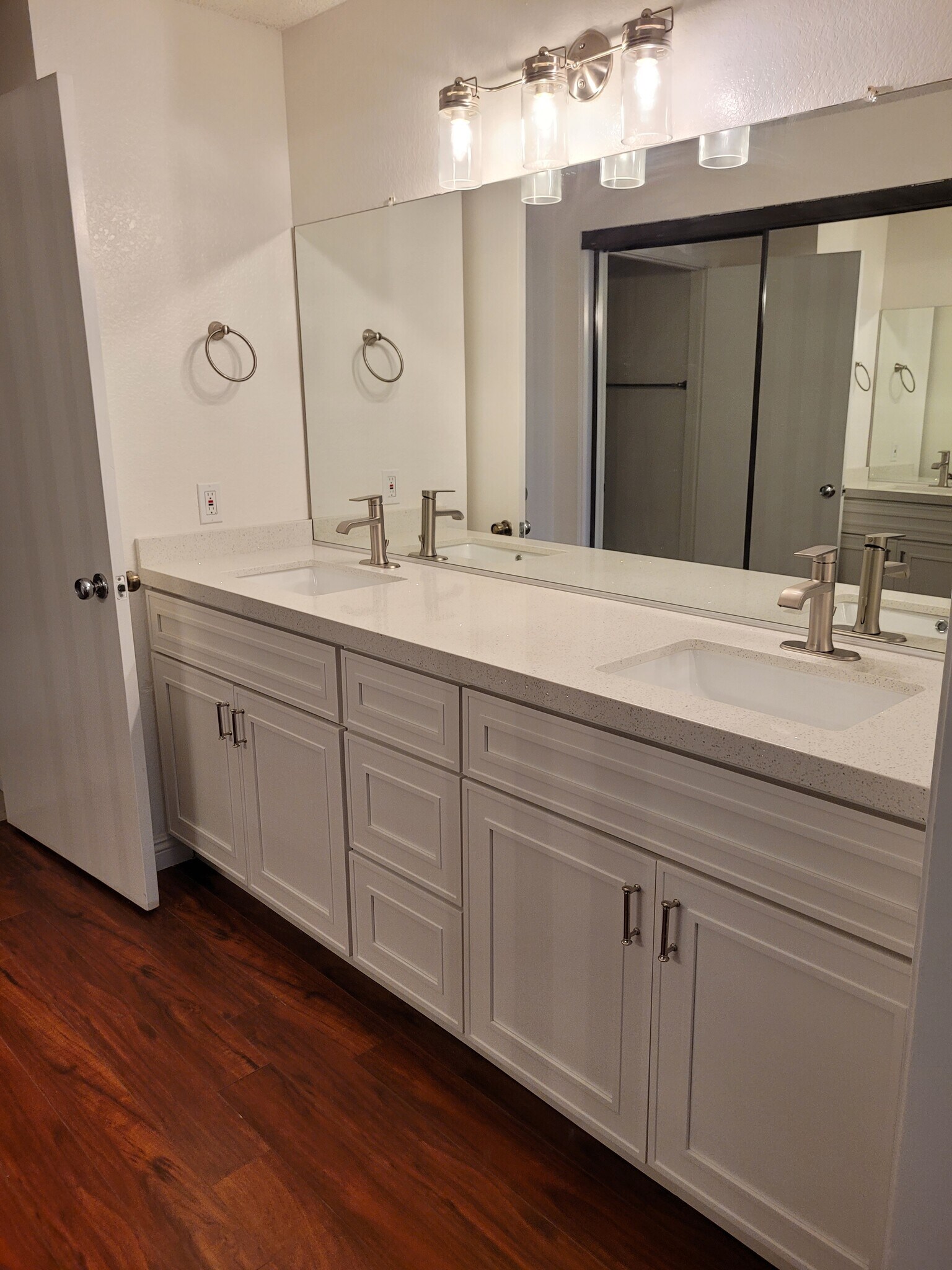 Building Photo - 2563 Plaza del Amo