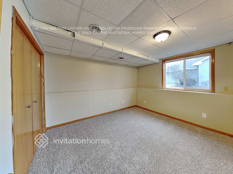 Building Photo - 2617 Edinbrook Terrace