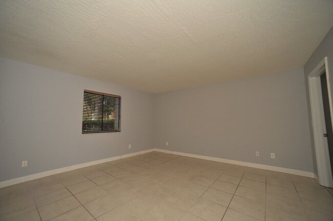 Building Photo - 2100 Forest Knoll Dr NE