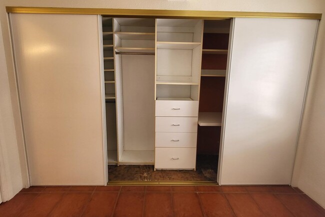 Building Photo - Quaint and Cozy 1x1 apartment in the histo...