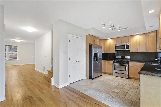 Building Photo - 443 Whiton St