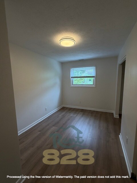 Building Photo - 609 Pineland Rd